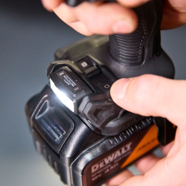 Фото - Дрель-шуруповерт DeWALT DCD86MM2KT